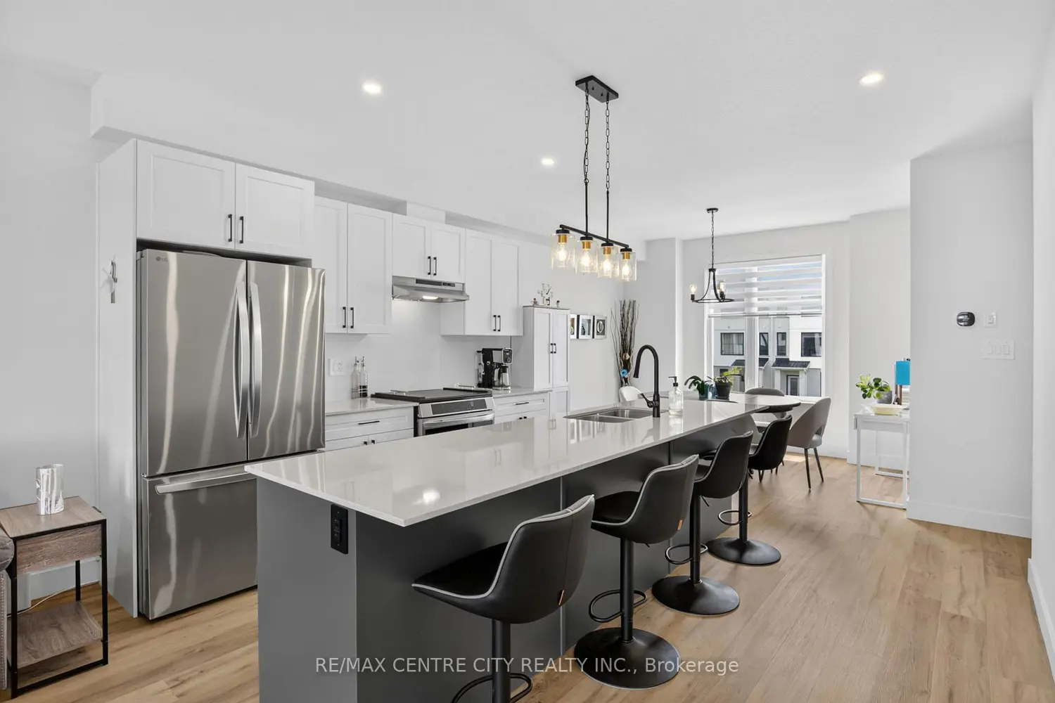 1595 Capri Crescent 56 photo 2