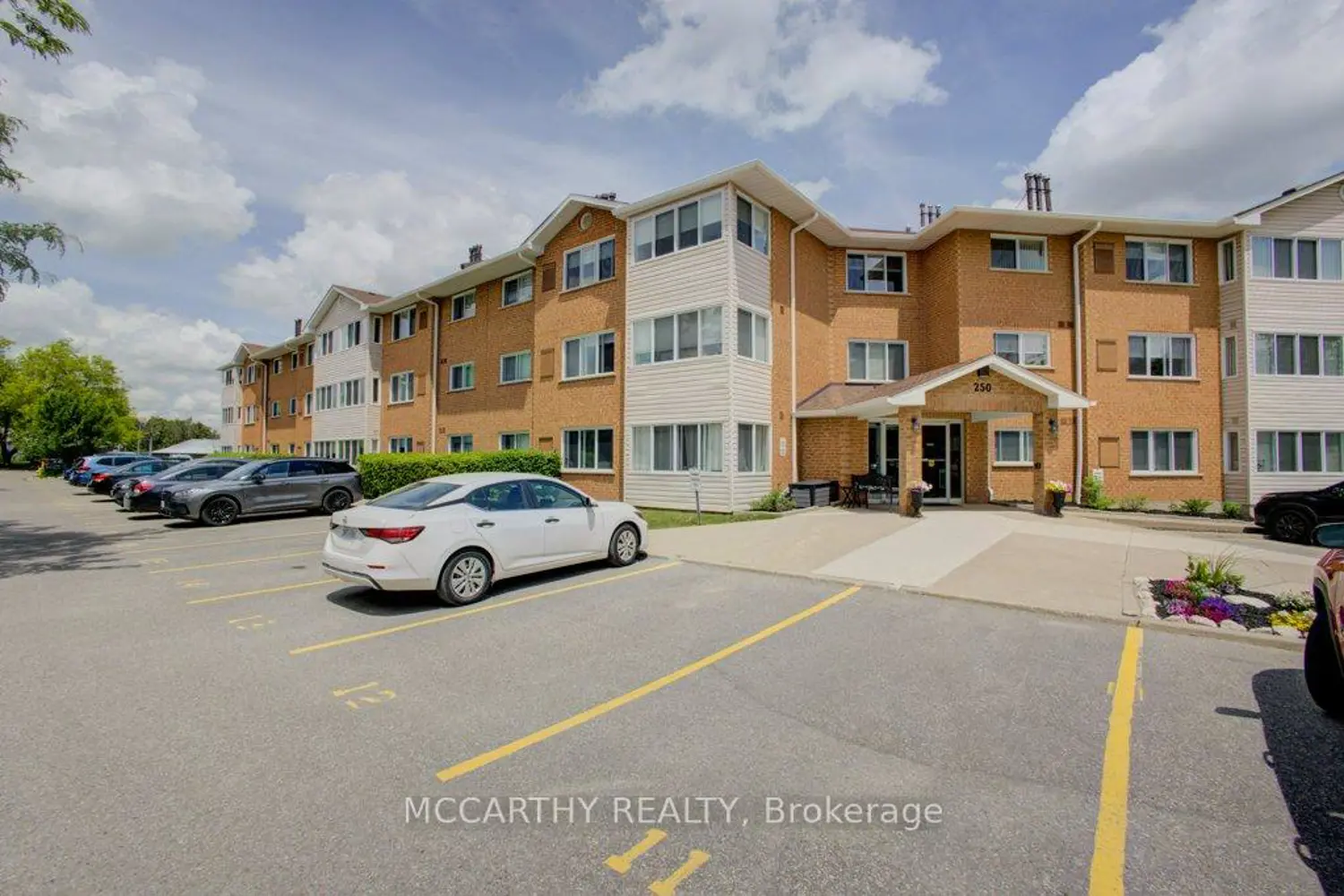 250 Robert Street 300 photo 3