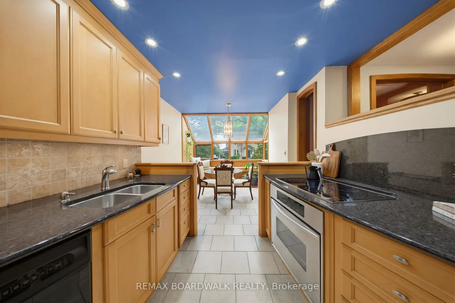 595 Besserer Street B photo 2