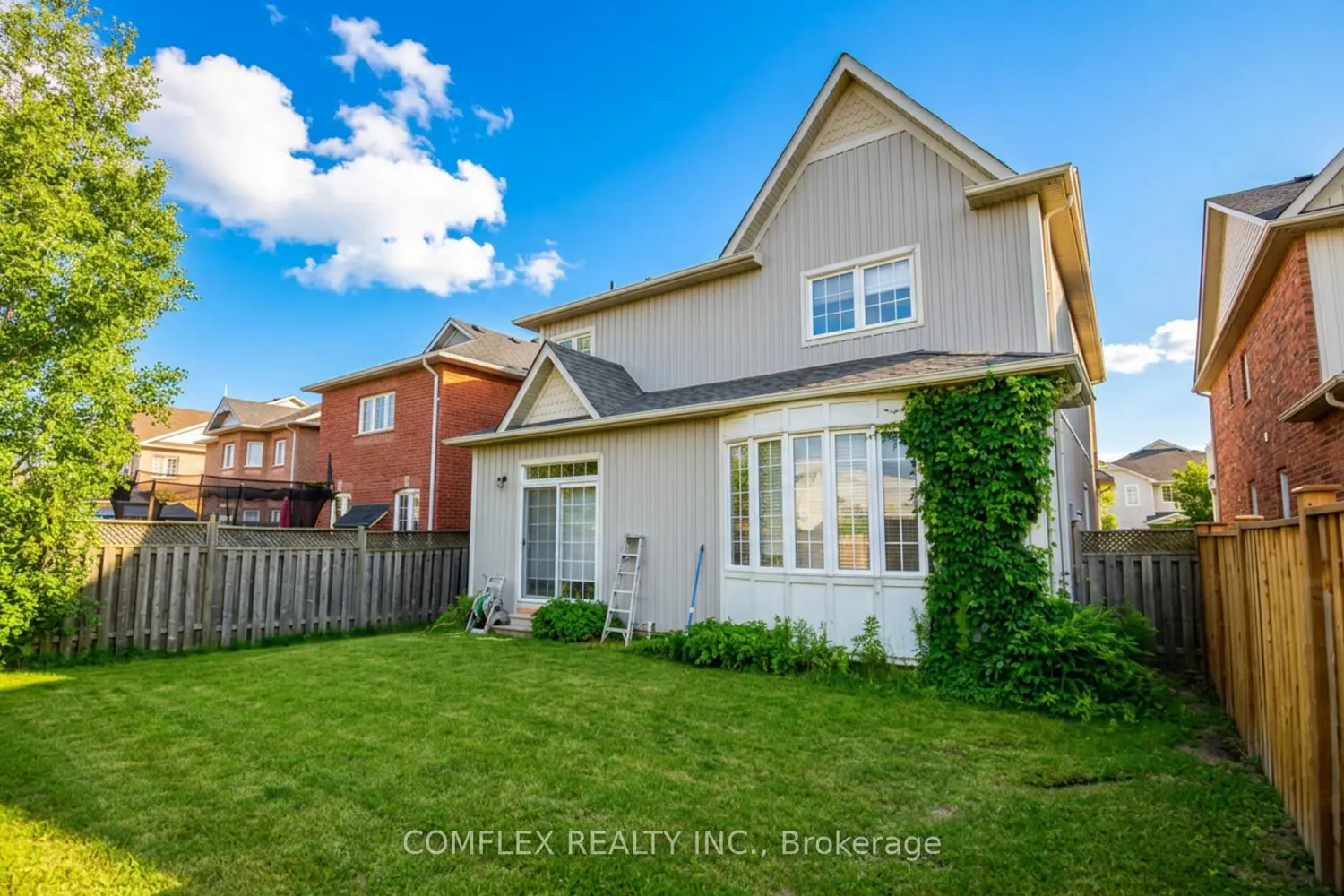 19 Kinross Avenue photo 3