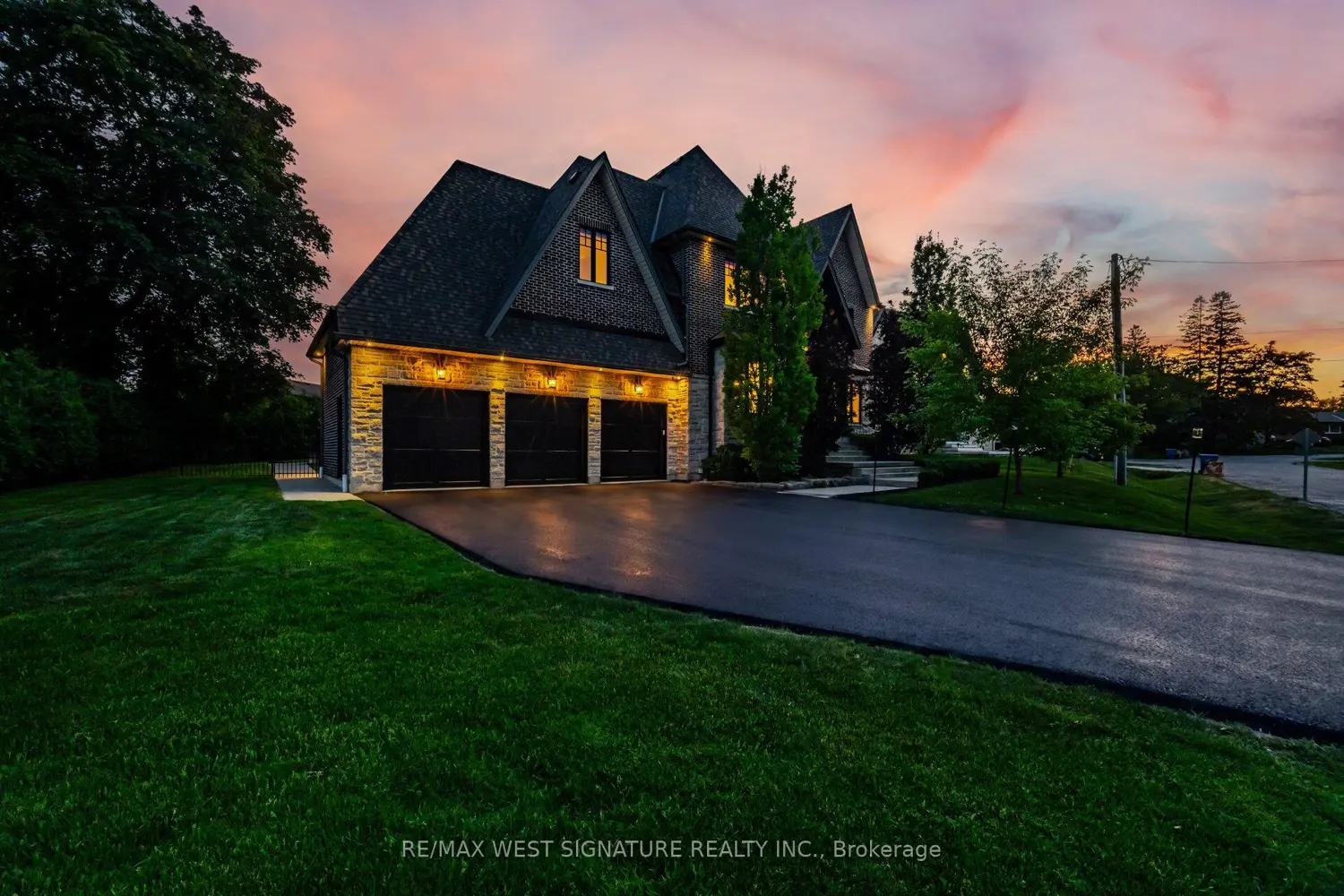 76 Lynwood Crescent photo 2