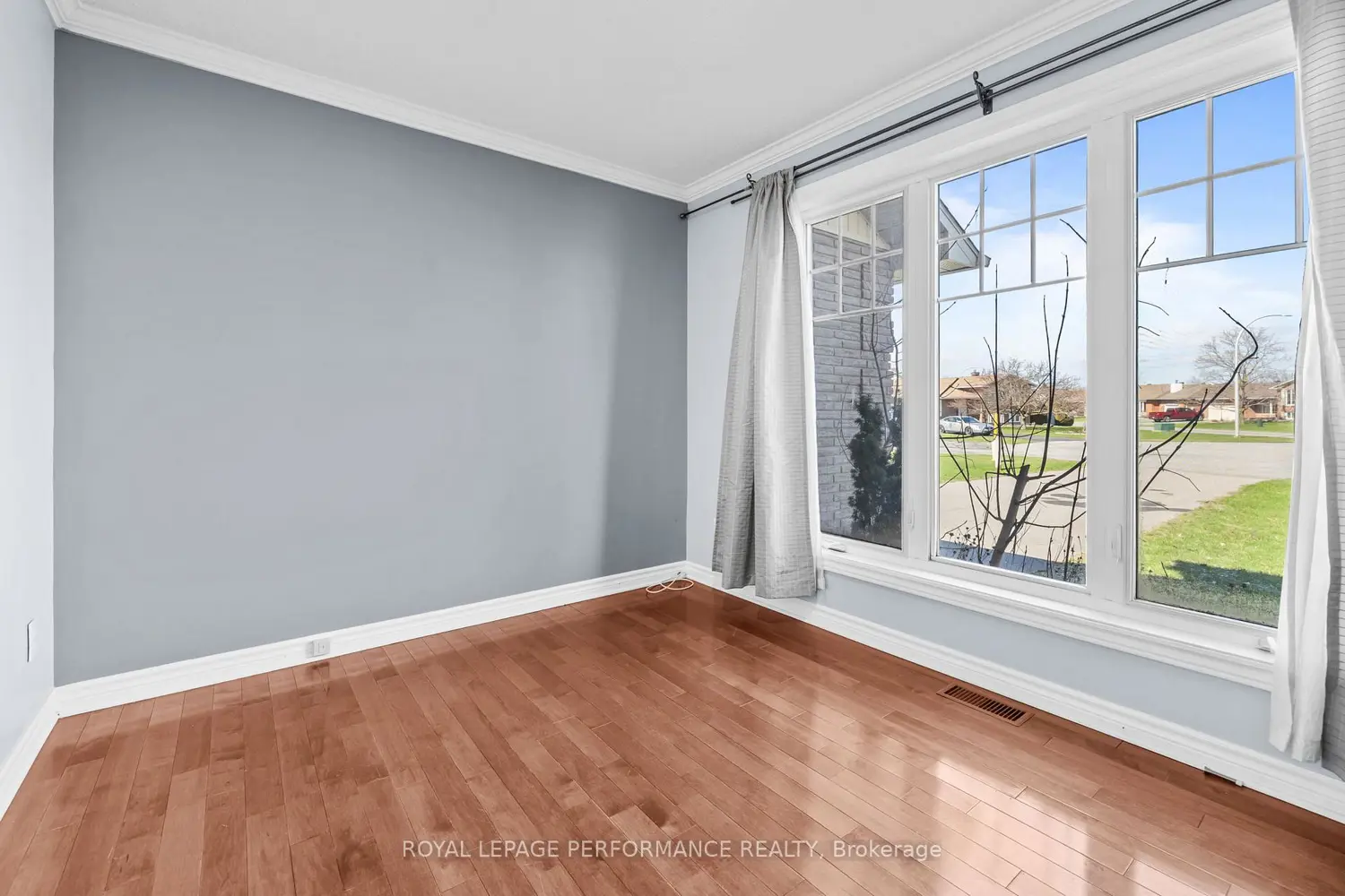 54 Lapointe Boulevard photo 4