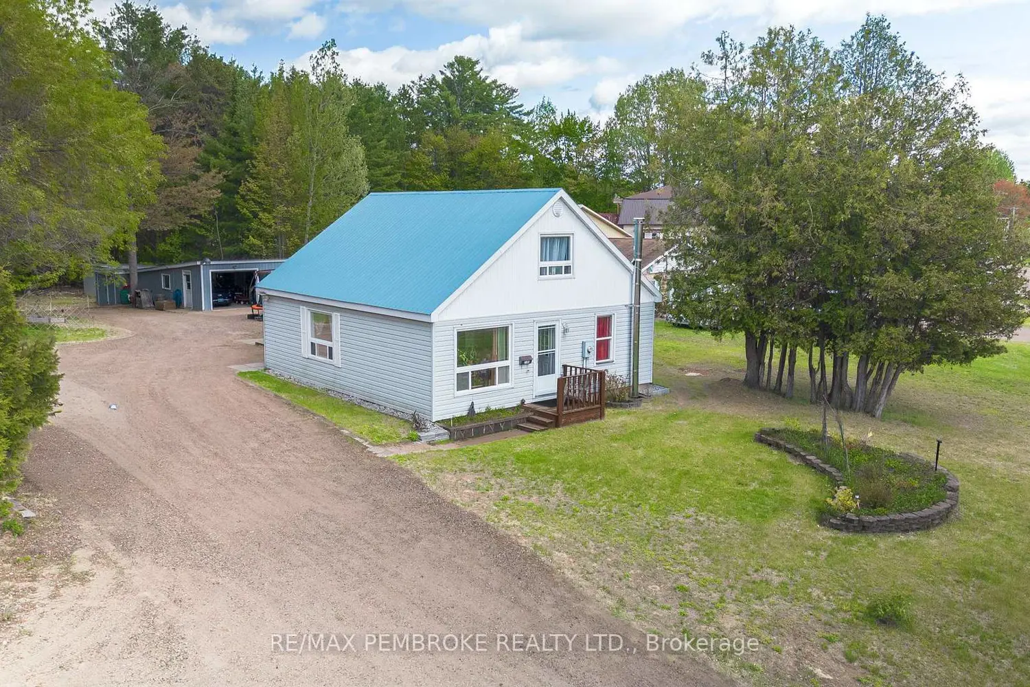 2185 Petawawa Boulevard