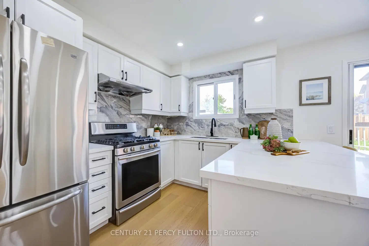 611 Atwood Crescent photo 4
