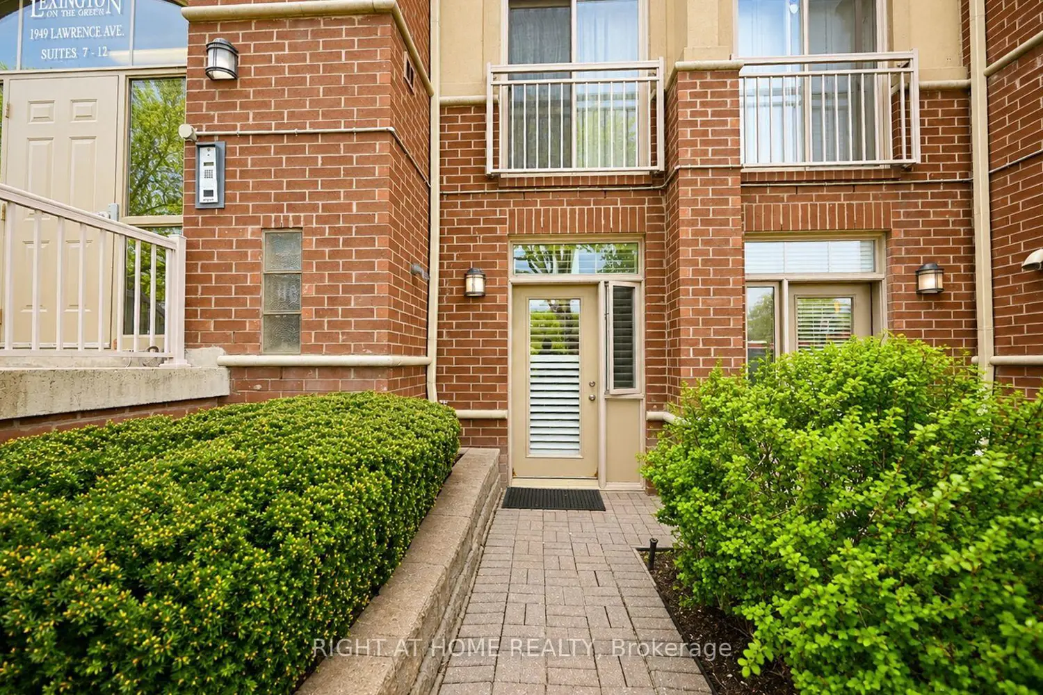 1949 Lawrence Avenue 8 photo 3