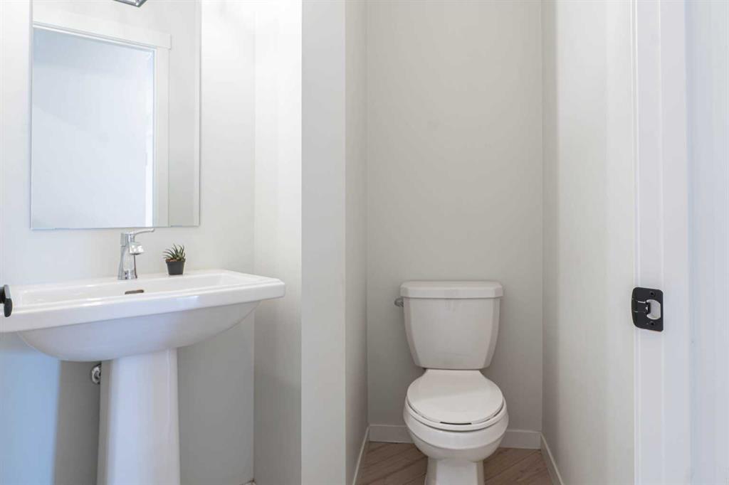915 Corner Meadows Way NE, Calgary, AB, T3N2C2 photo 3