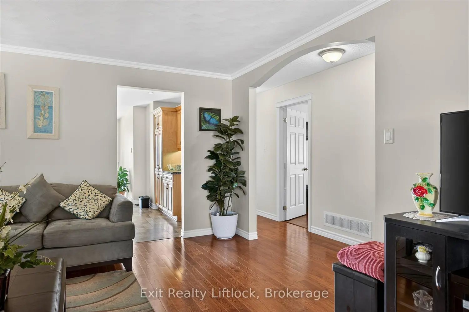 1724 Glenforest Boulevard photo 4