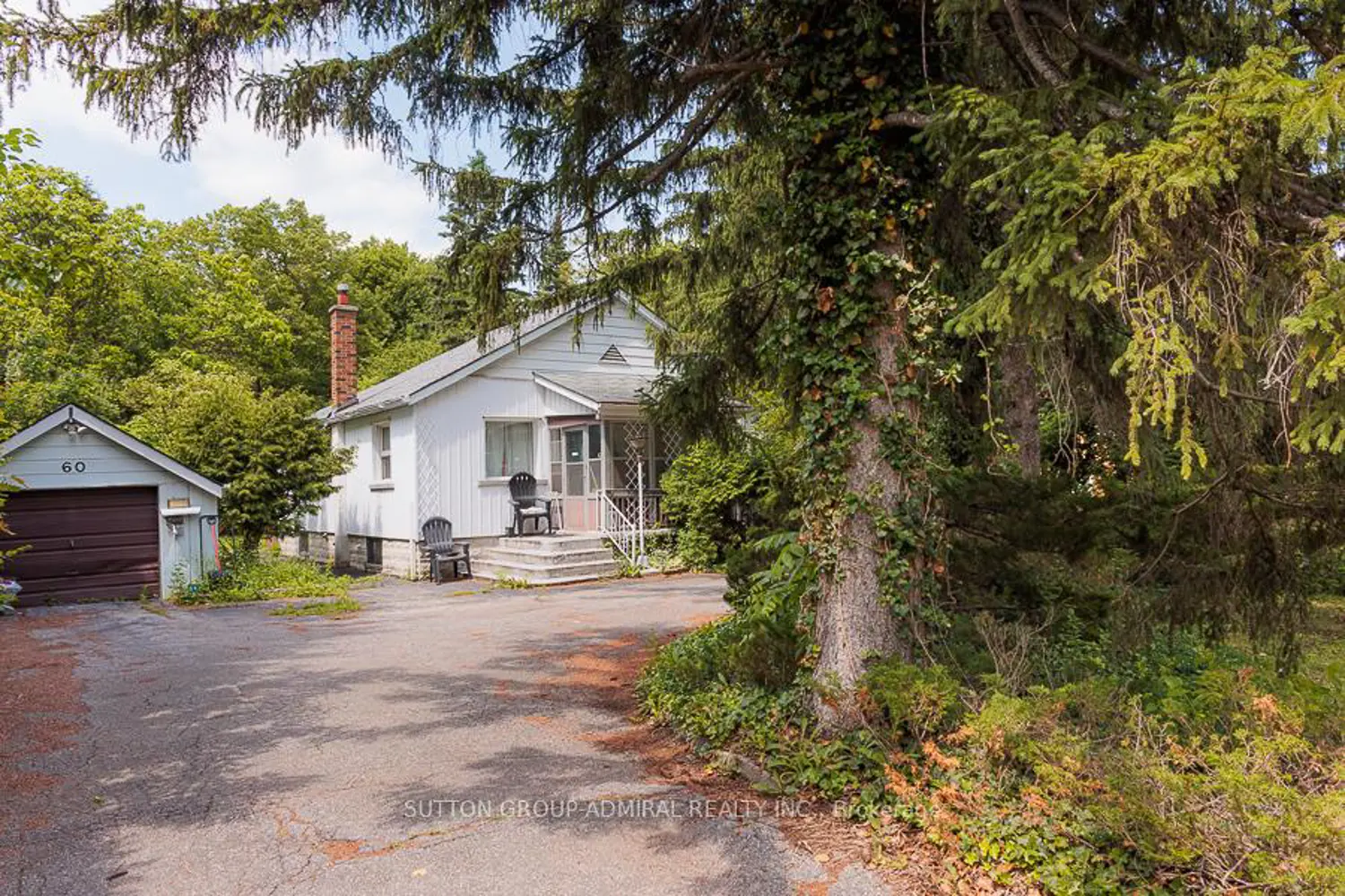 60 Arnold Avenue photo 5