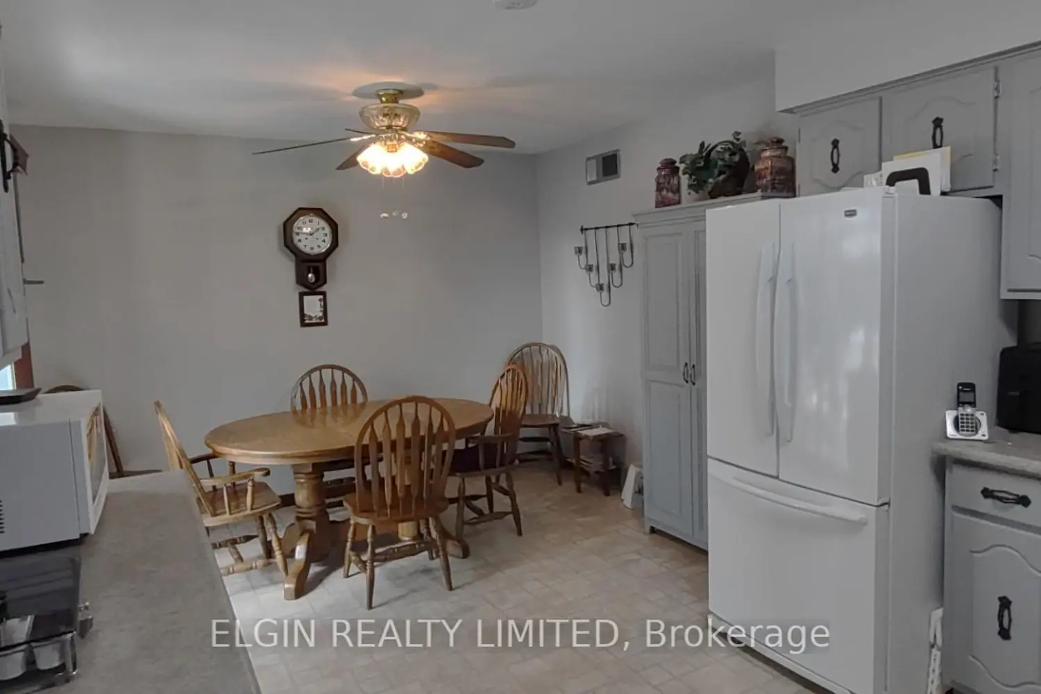 219 Brentwood Crescent photo 2