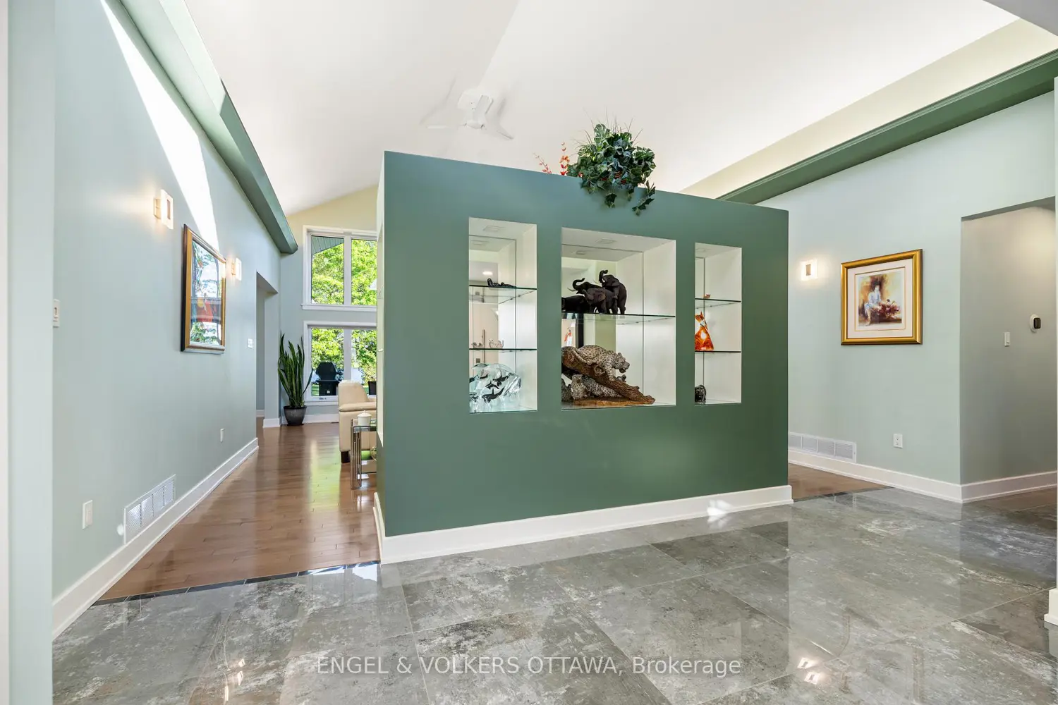 1562 Lakeshore Drive photo 4