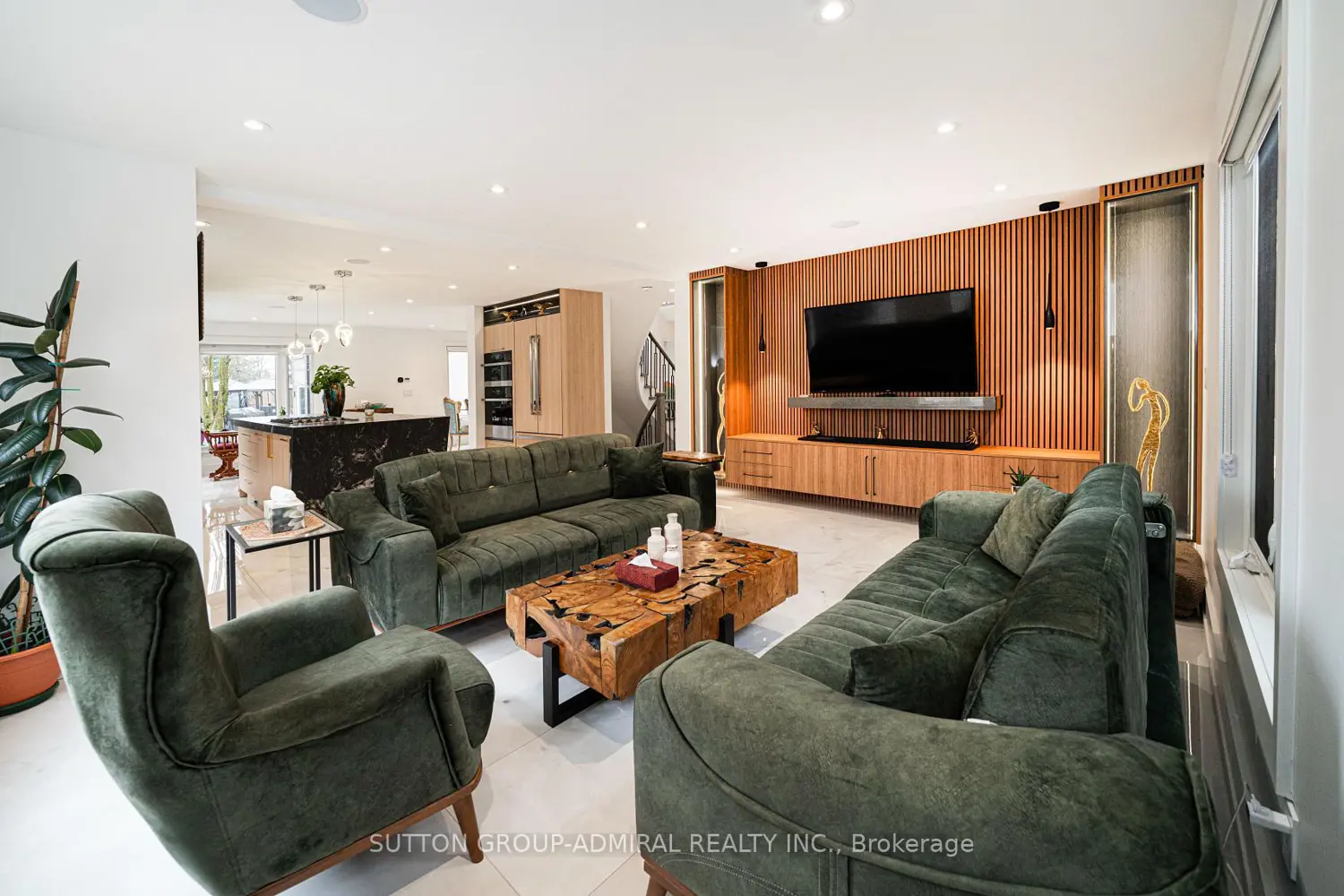 60 Maple Way photo 4