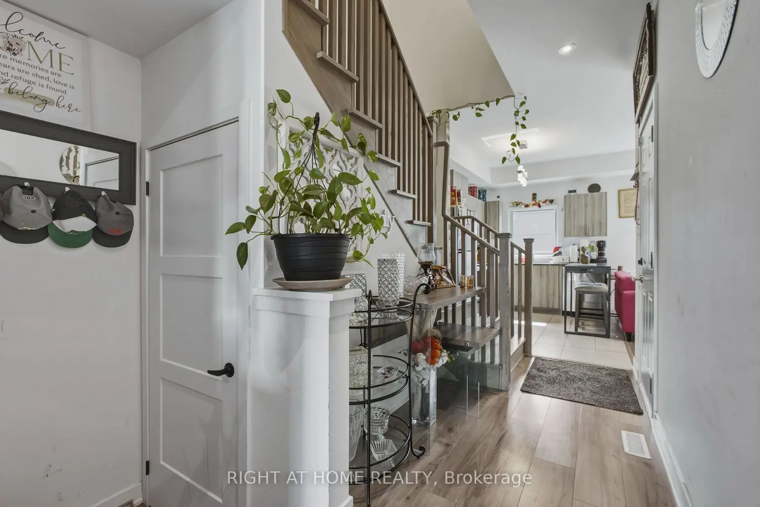 15 Hay Lane photo 4