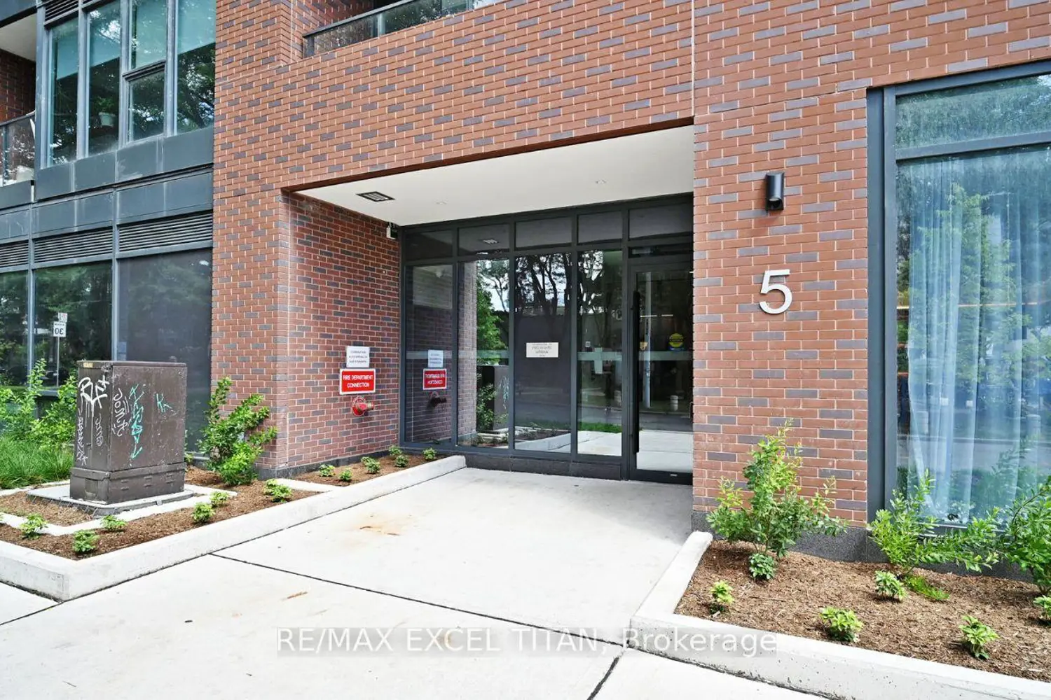 5 Lakeview Avenue 416 photo 2