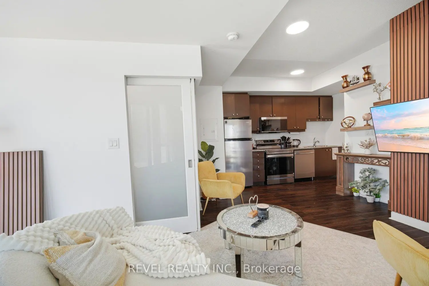 50 Absolute Avenue 707 photo 5