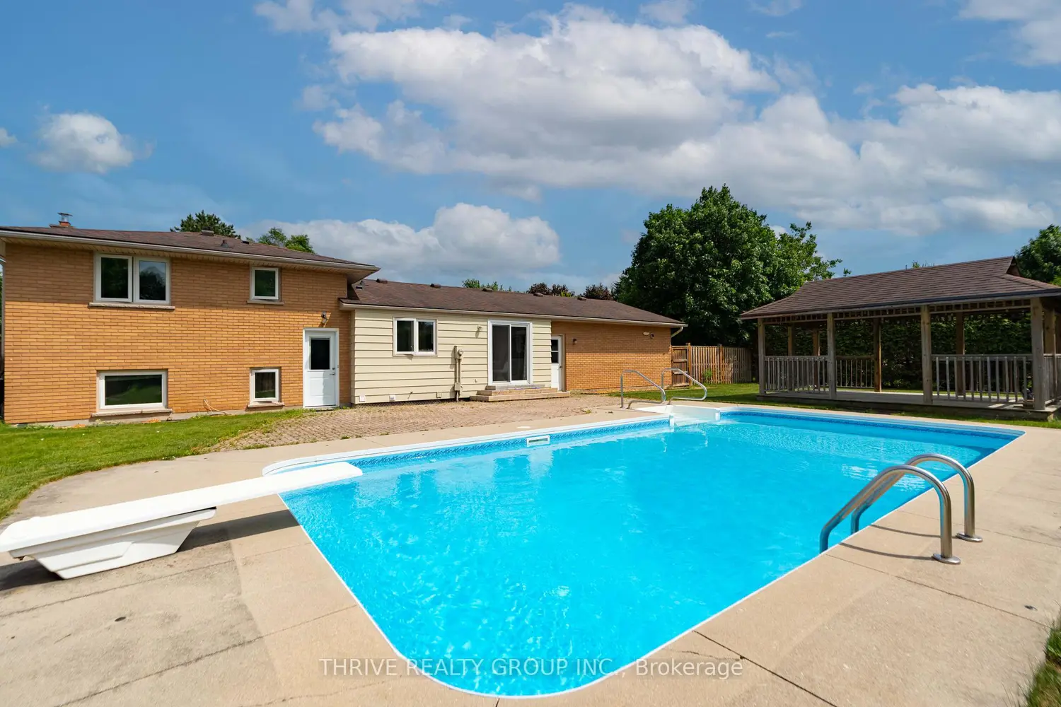 720 Grenfell Drive photo 4