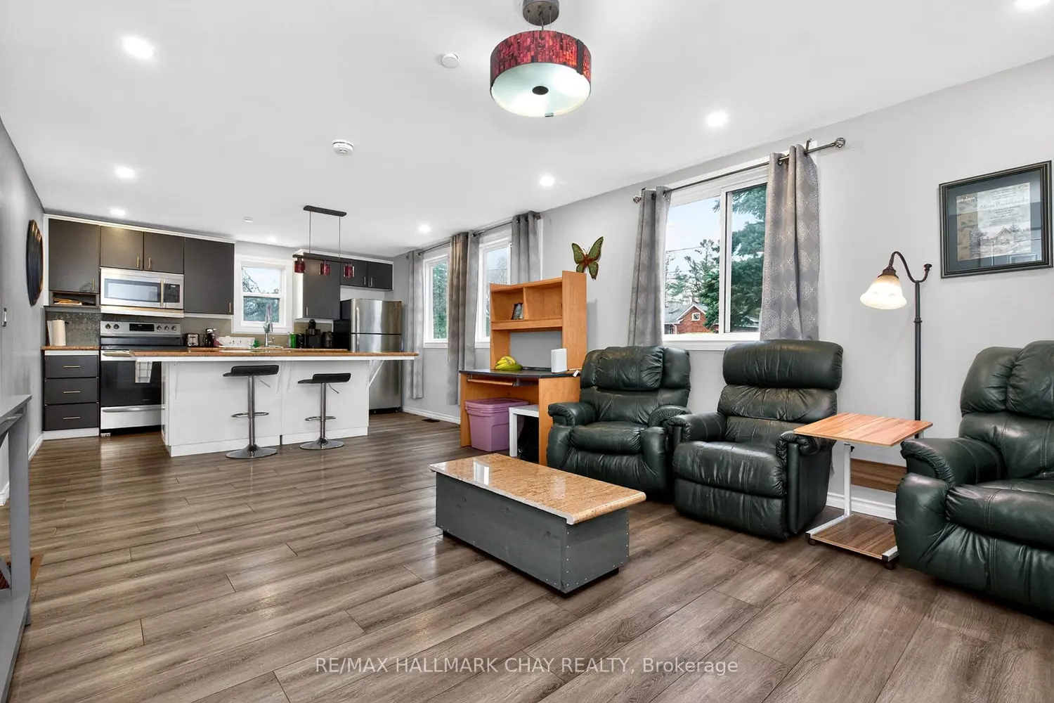 371 Barrie Road photo 2