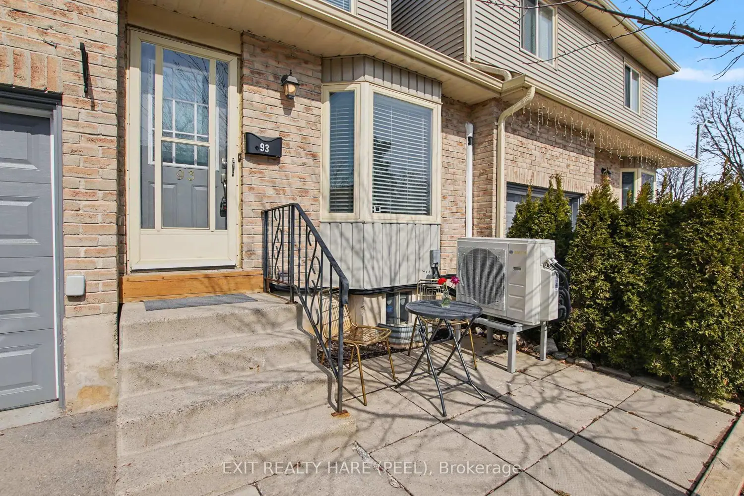 90 Lawrence Avenue 93 photo 3