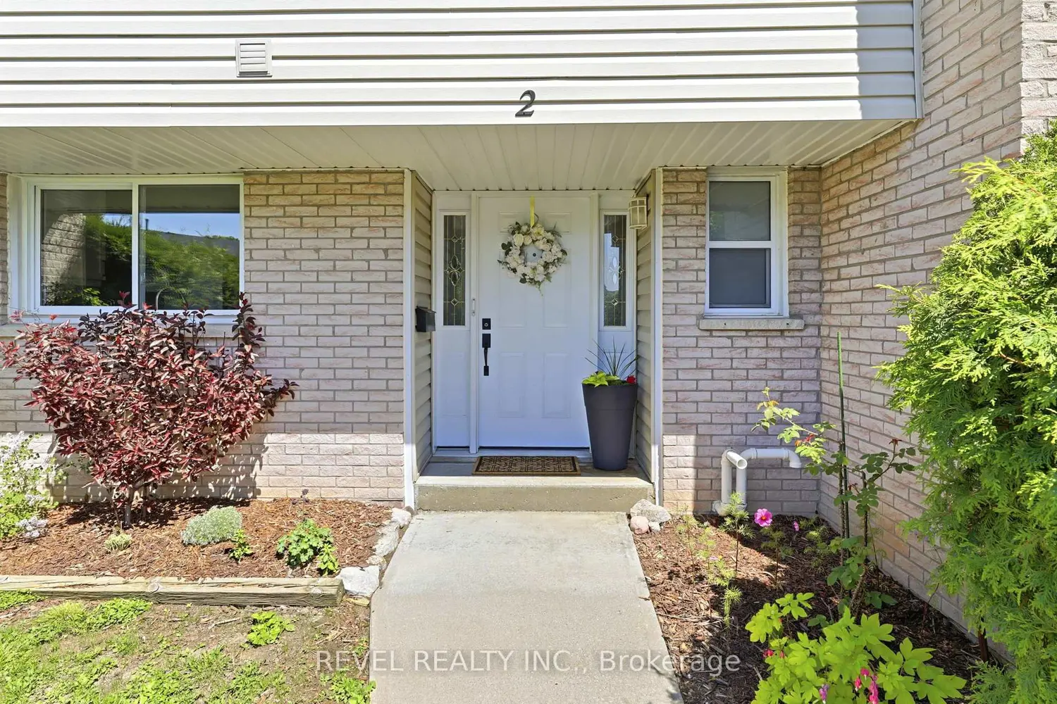 669 Osgoode Drive 2 photo 2