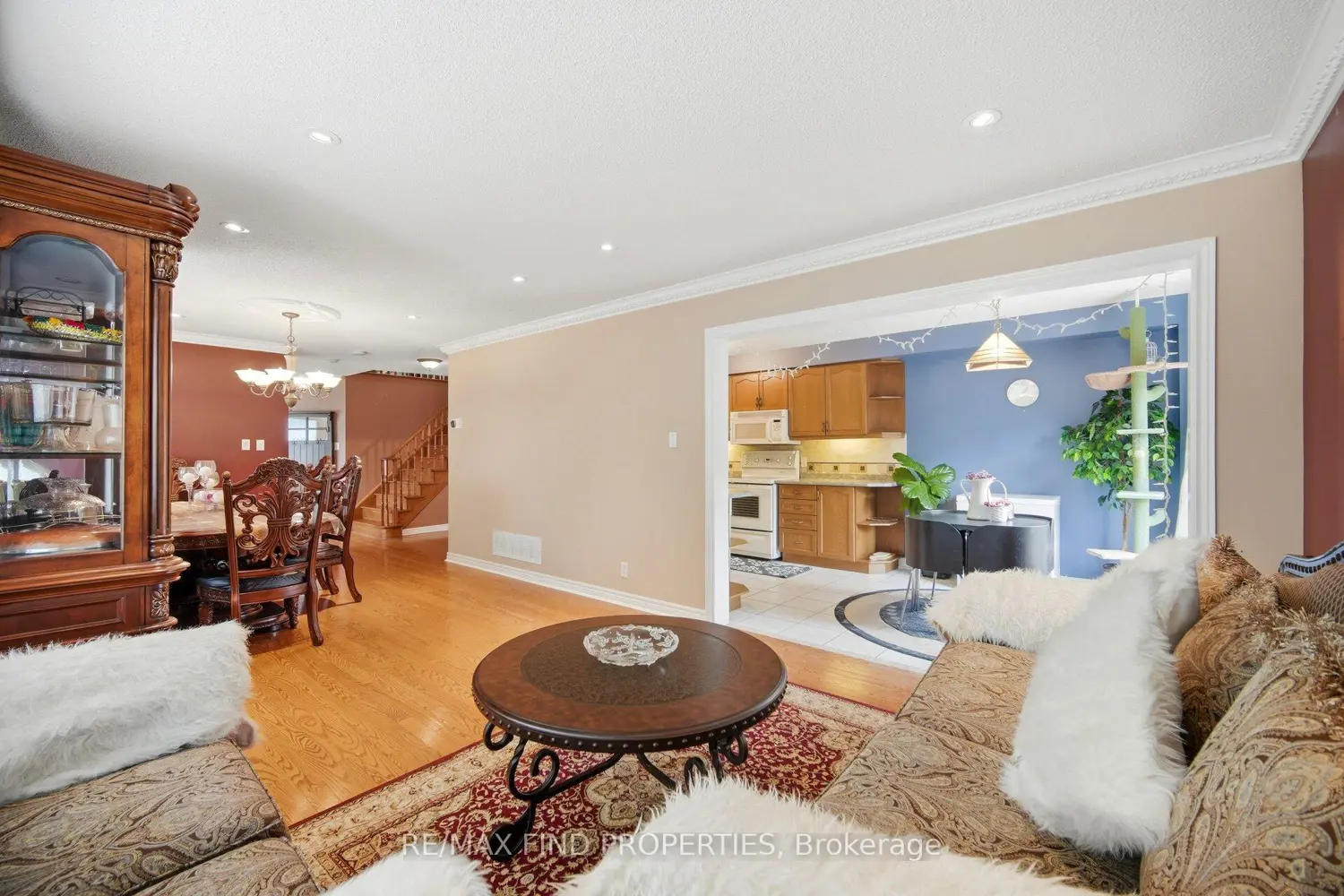 2 Summerdale Crescent photo 3