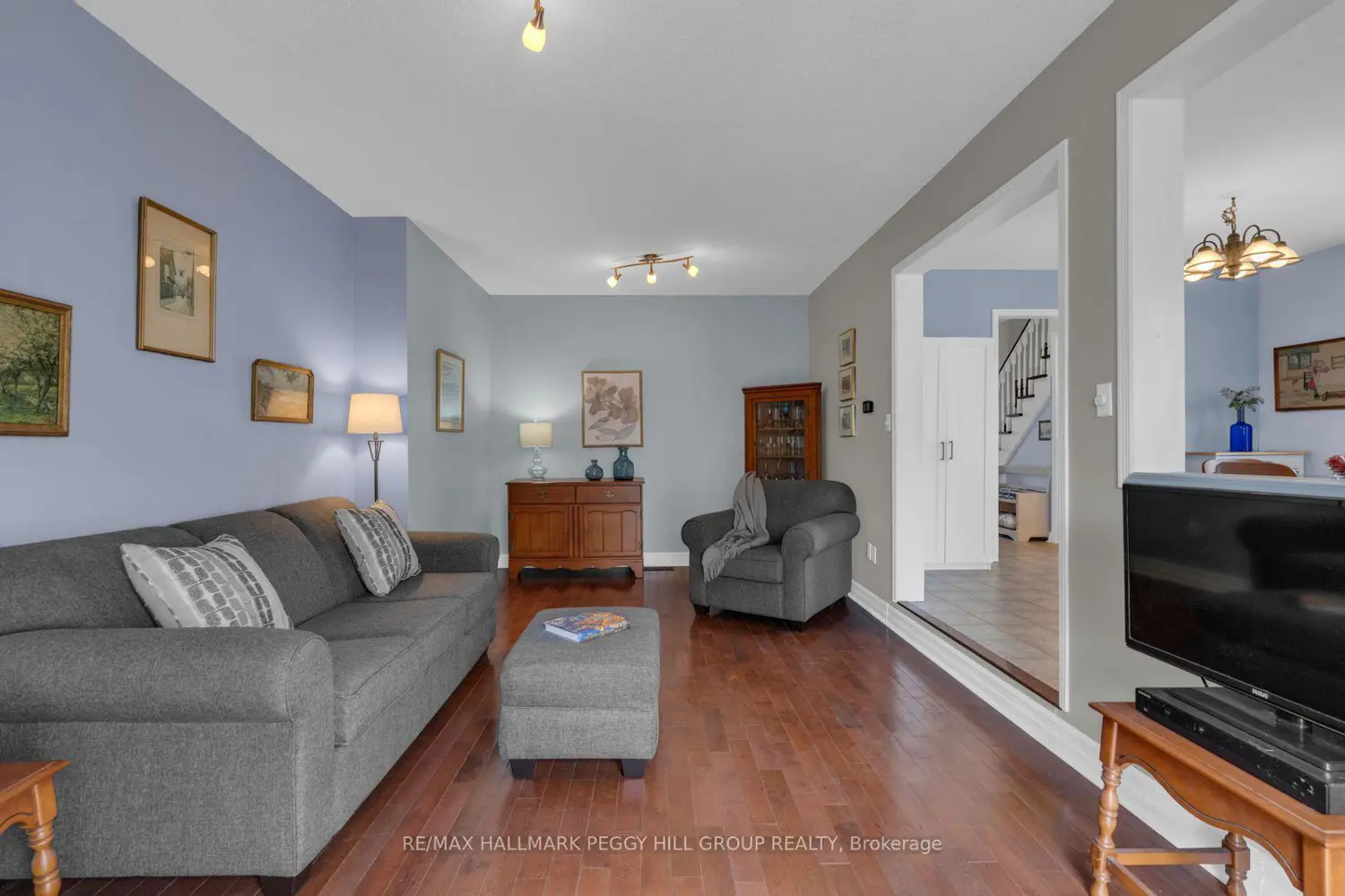 101 Downing Crescent photo 5