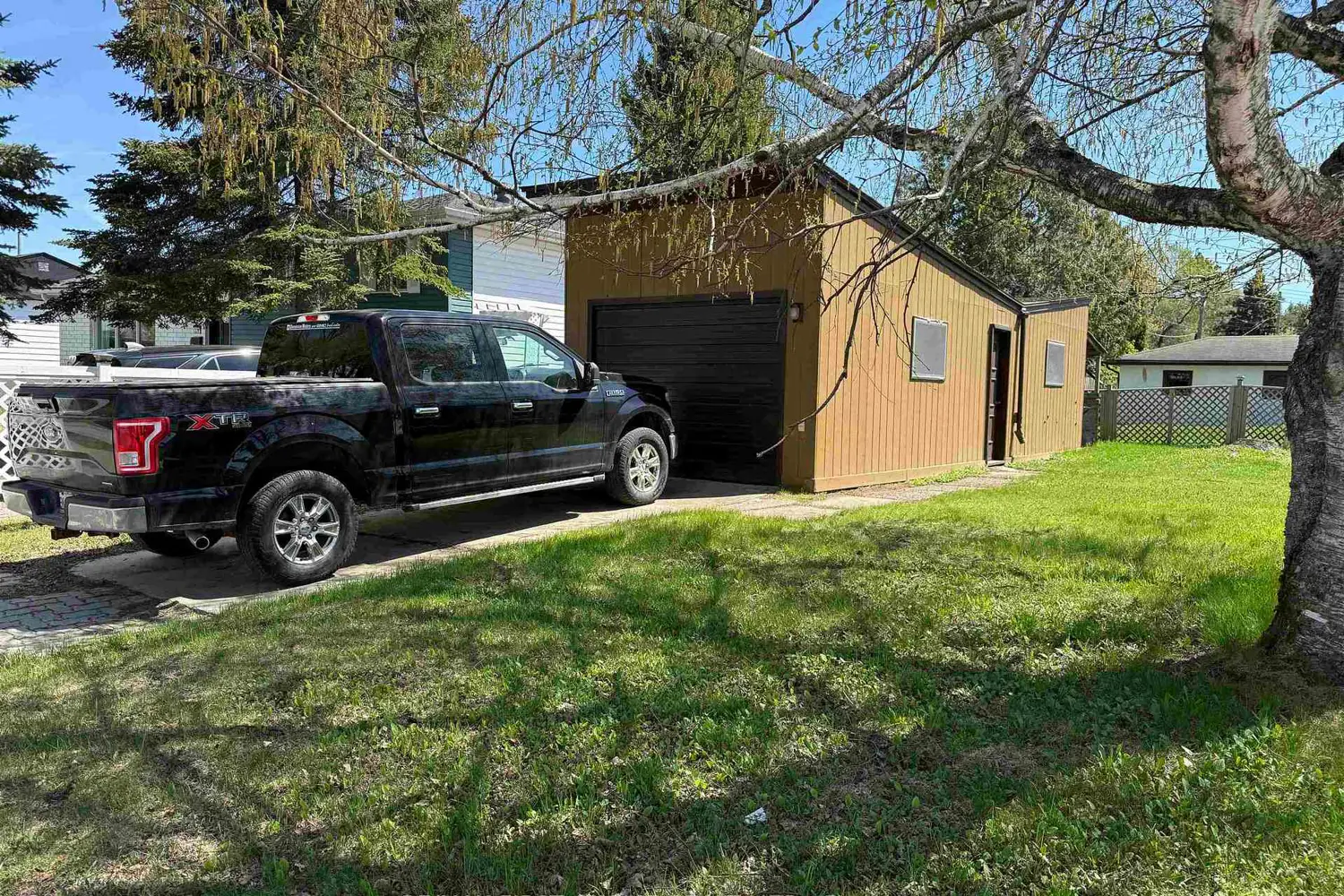 133 Memorial Avenue photo 4
