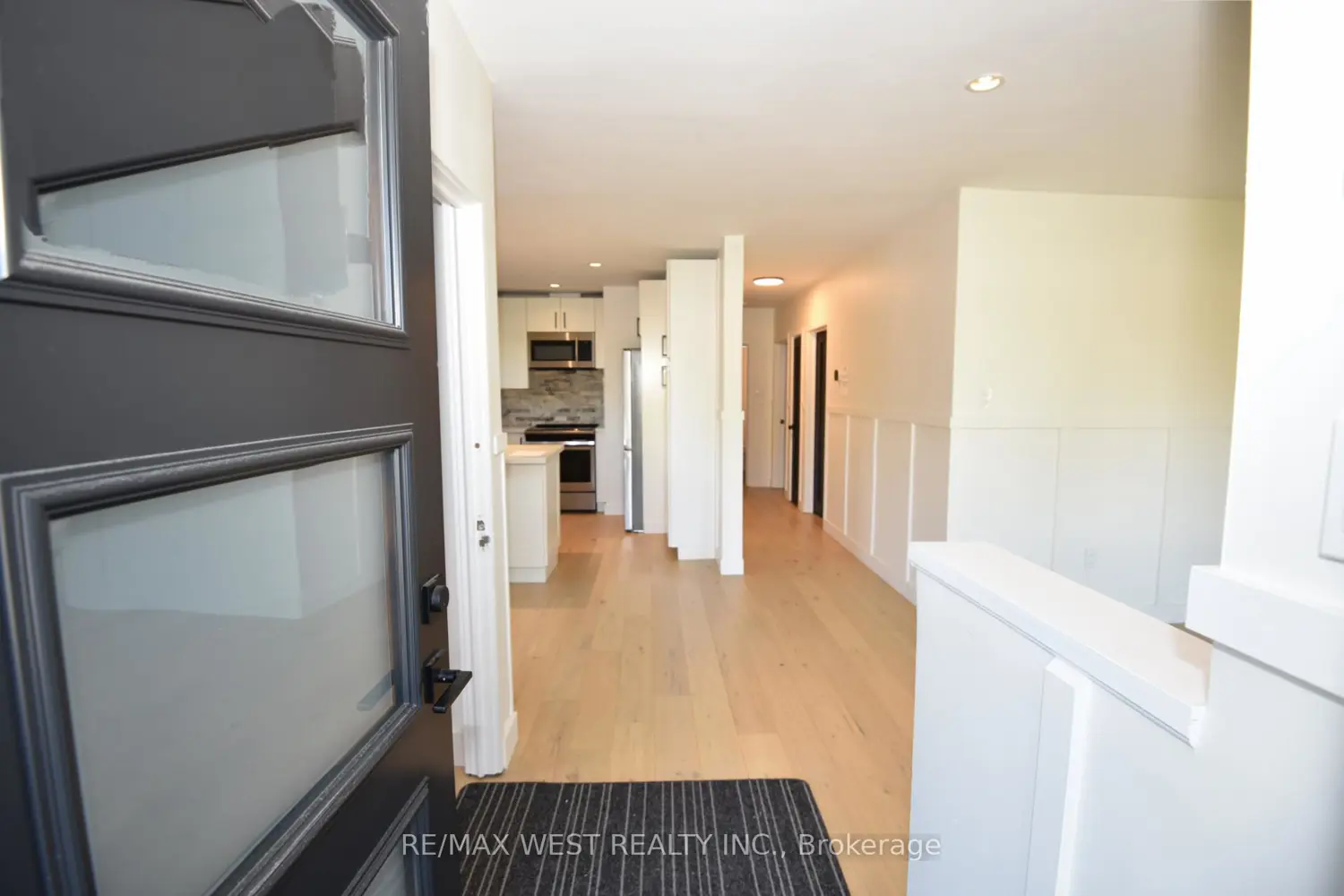 922 Centre Street photo 4
