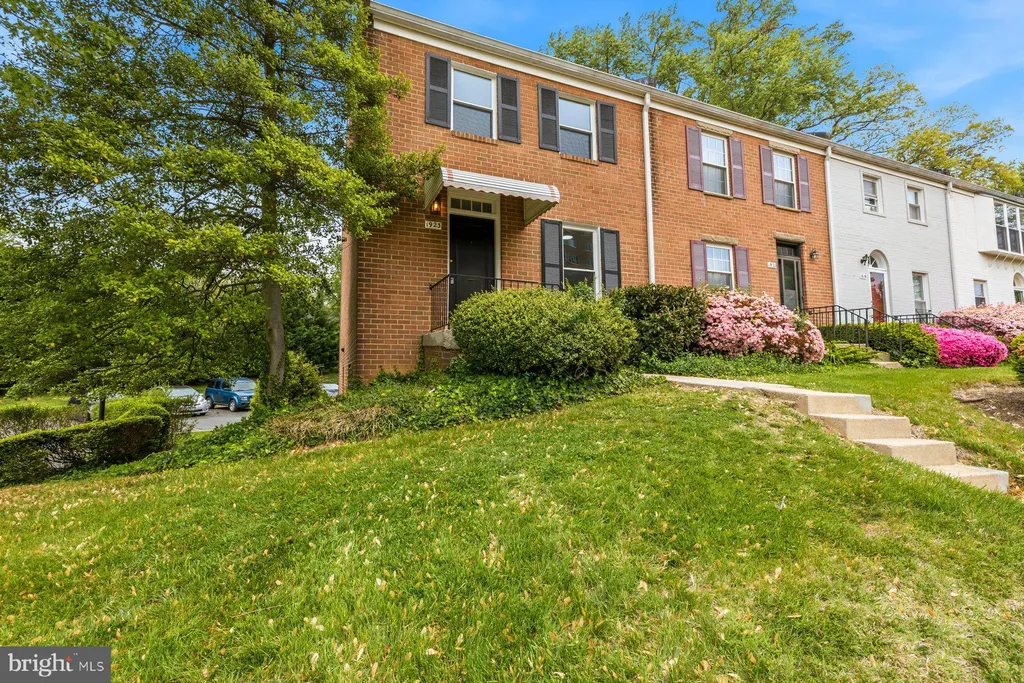 1923 Lyttonsville Road Unit 1923, Silver Spring, MD 20910