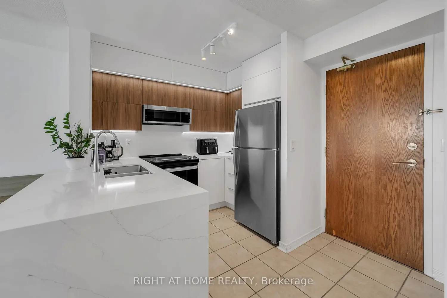 11 Oneida Crescent 1202