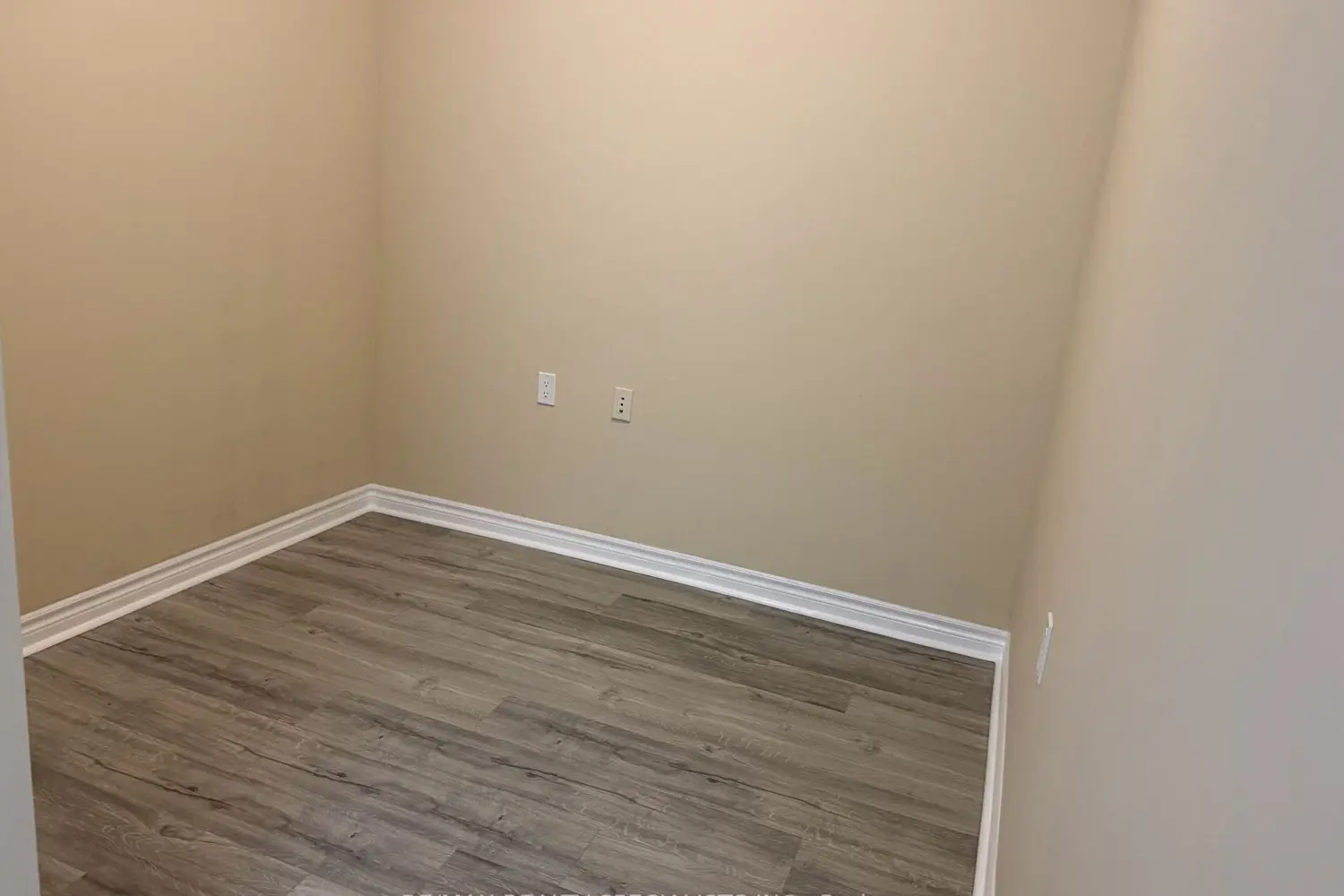 810 Scollard Court 1007 photo 5