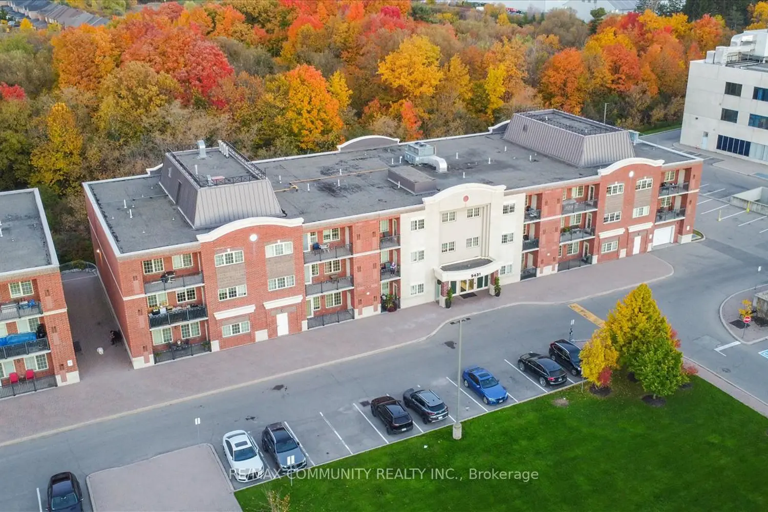 9431 Jane Street 308 photo 4
