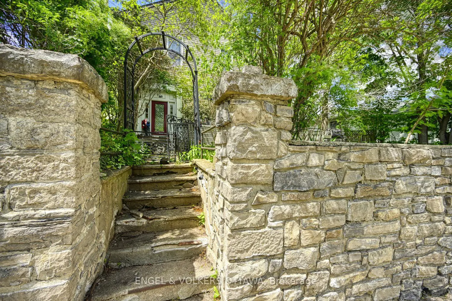 716 King Street photo 2