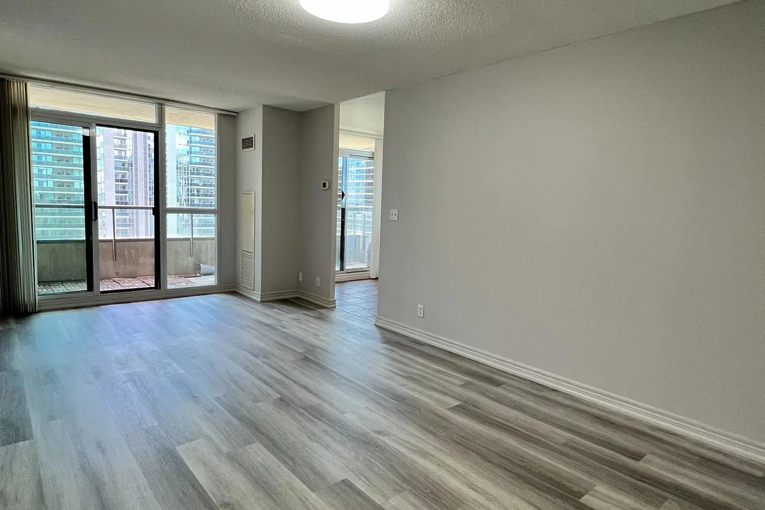 23 Hollywood Avenue 2702