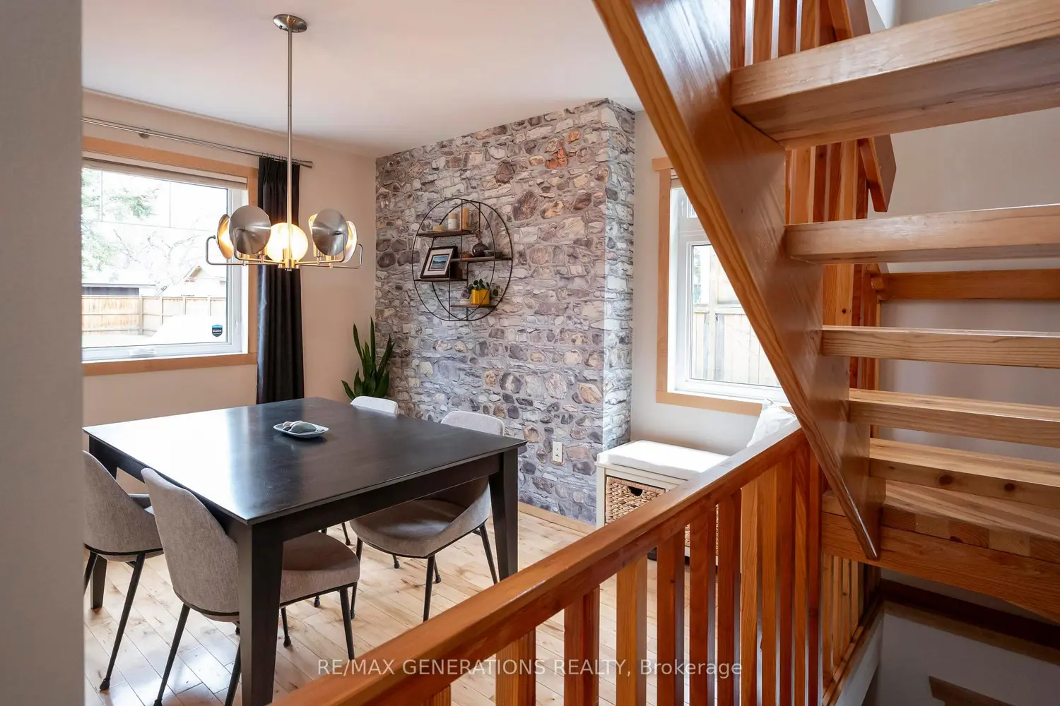 286 Van Horne Street photo 4