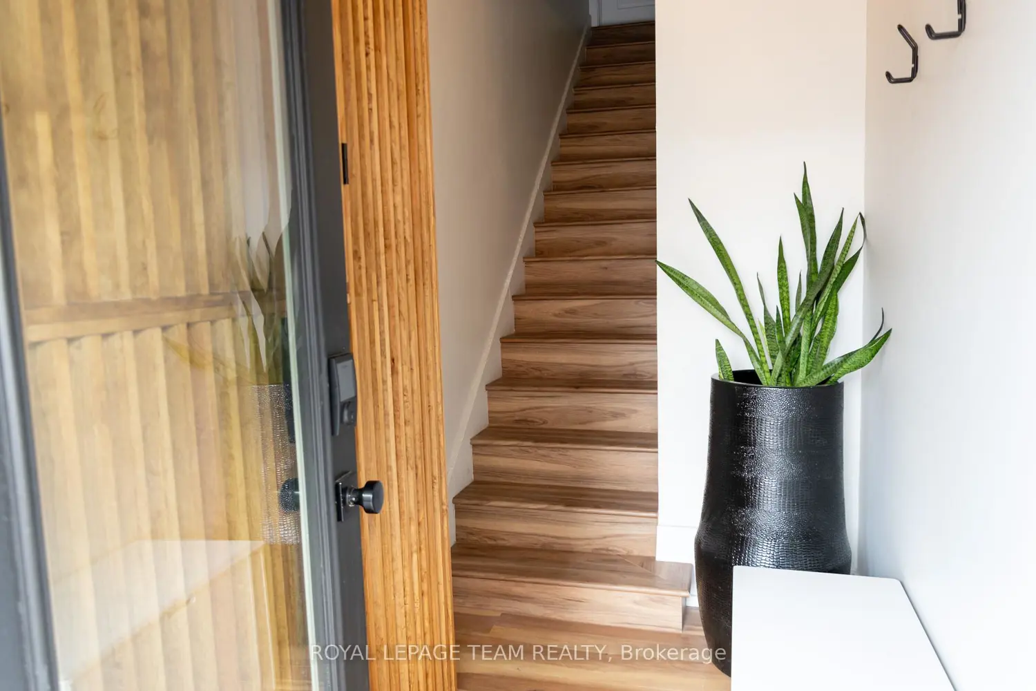 121 Carruthers Avenue photo 2