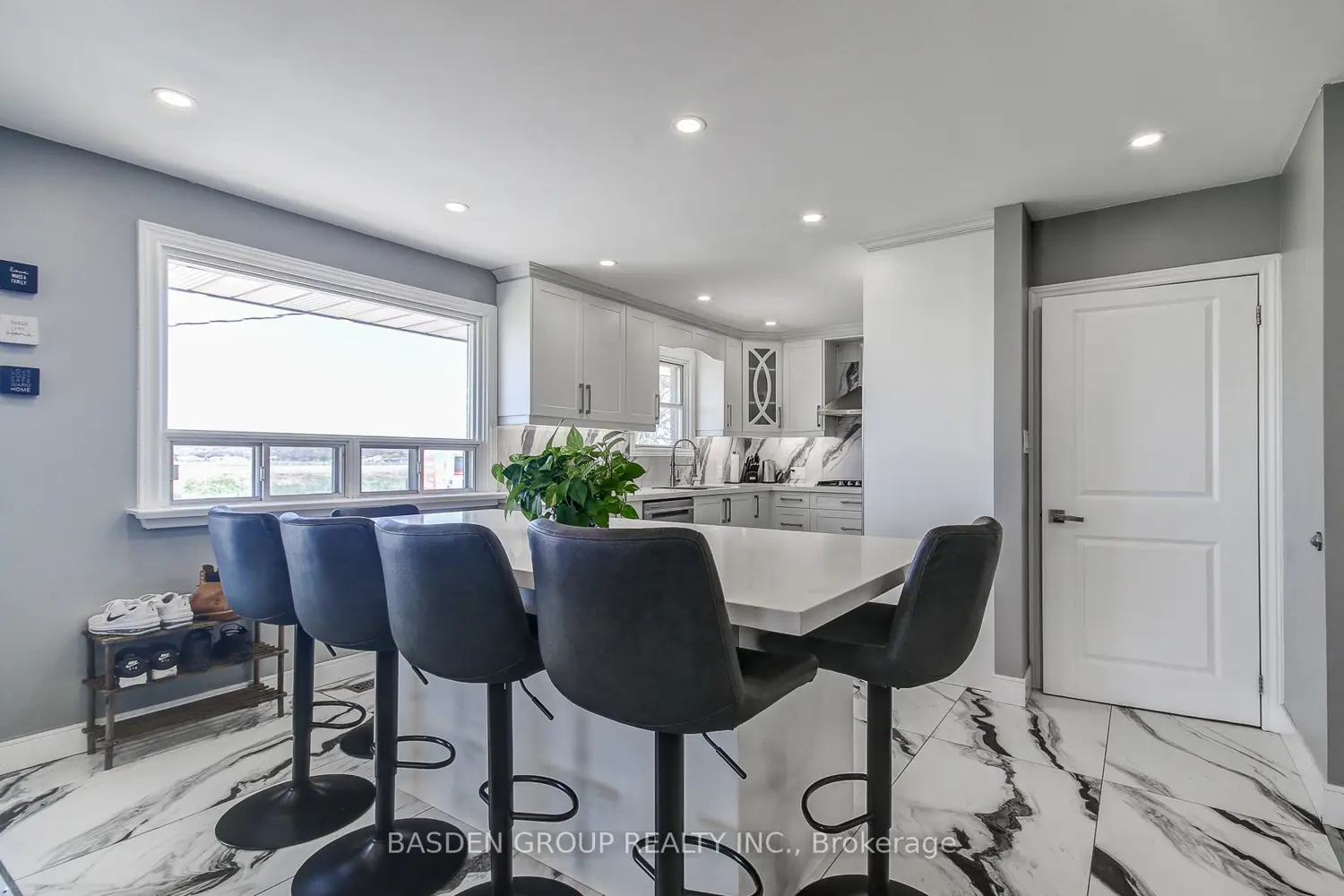 545 Wist Road photo 2