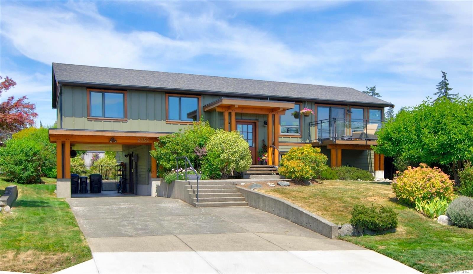 2052 Beaufort Avenue, Comox, BC, V9M 1V9