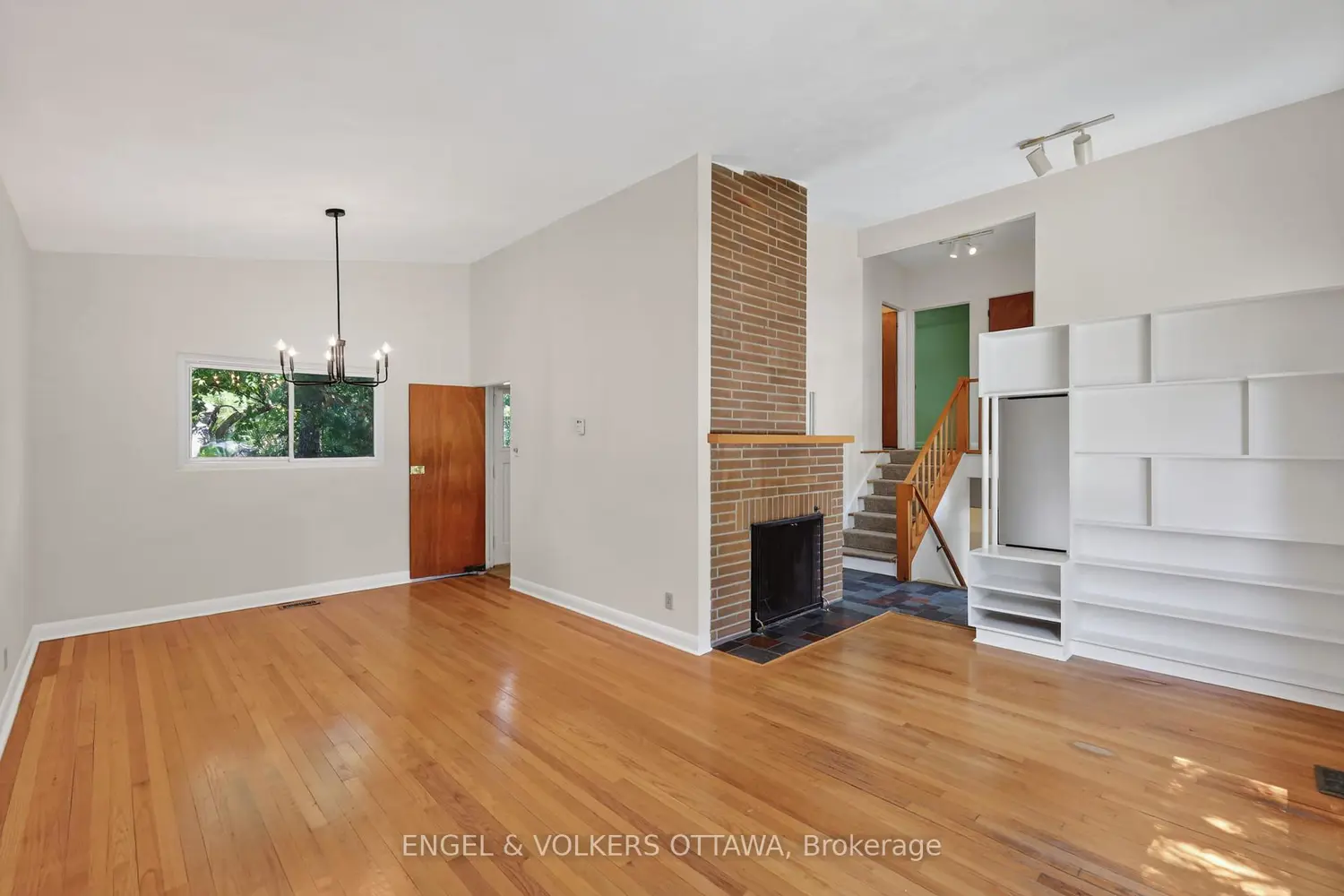 1363 Heron Road photo 4