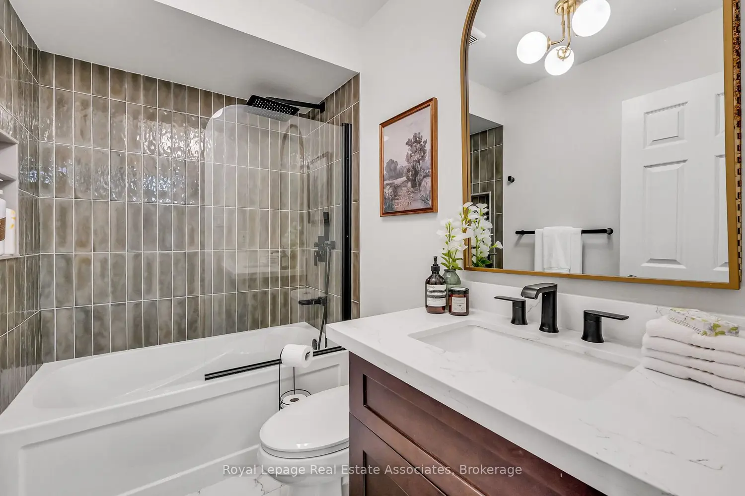 8 Prestwick Avenue photo 5