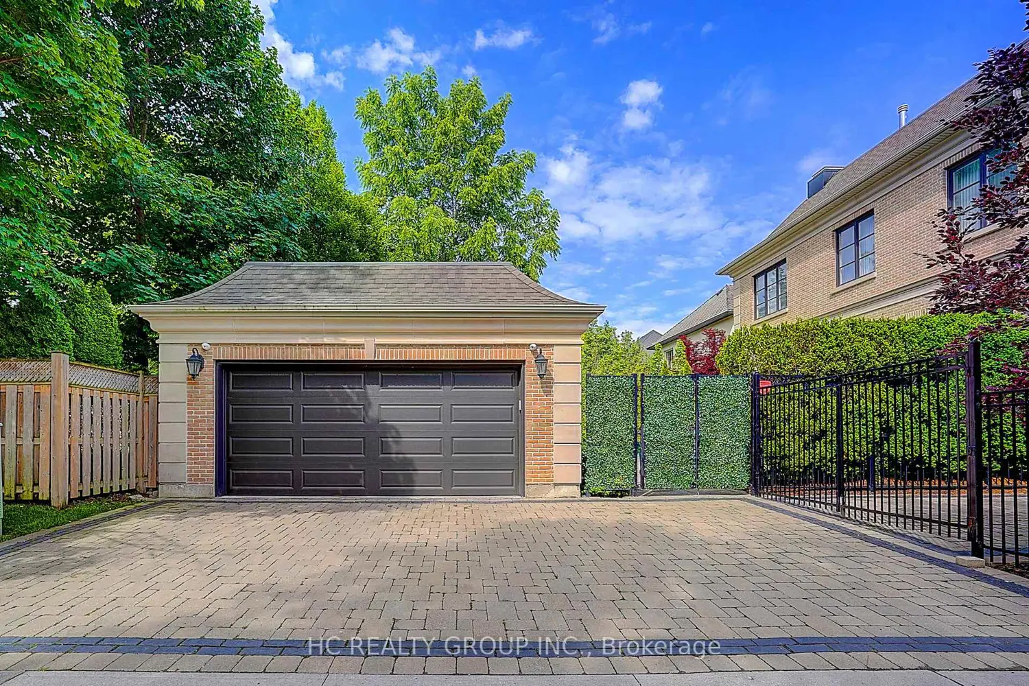 119 Strathallan Boulevard photo 2
