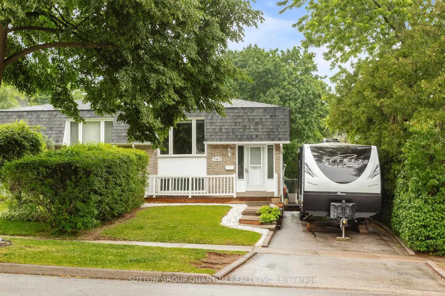 2363 Holyhead Drive photo 2