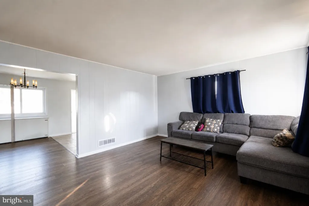 40 Right Wing Drive, Middle River, MD 21220 photo 4