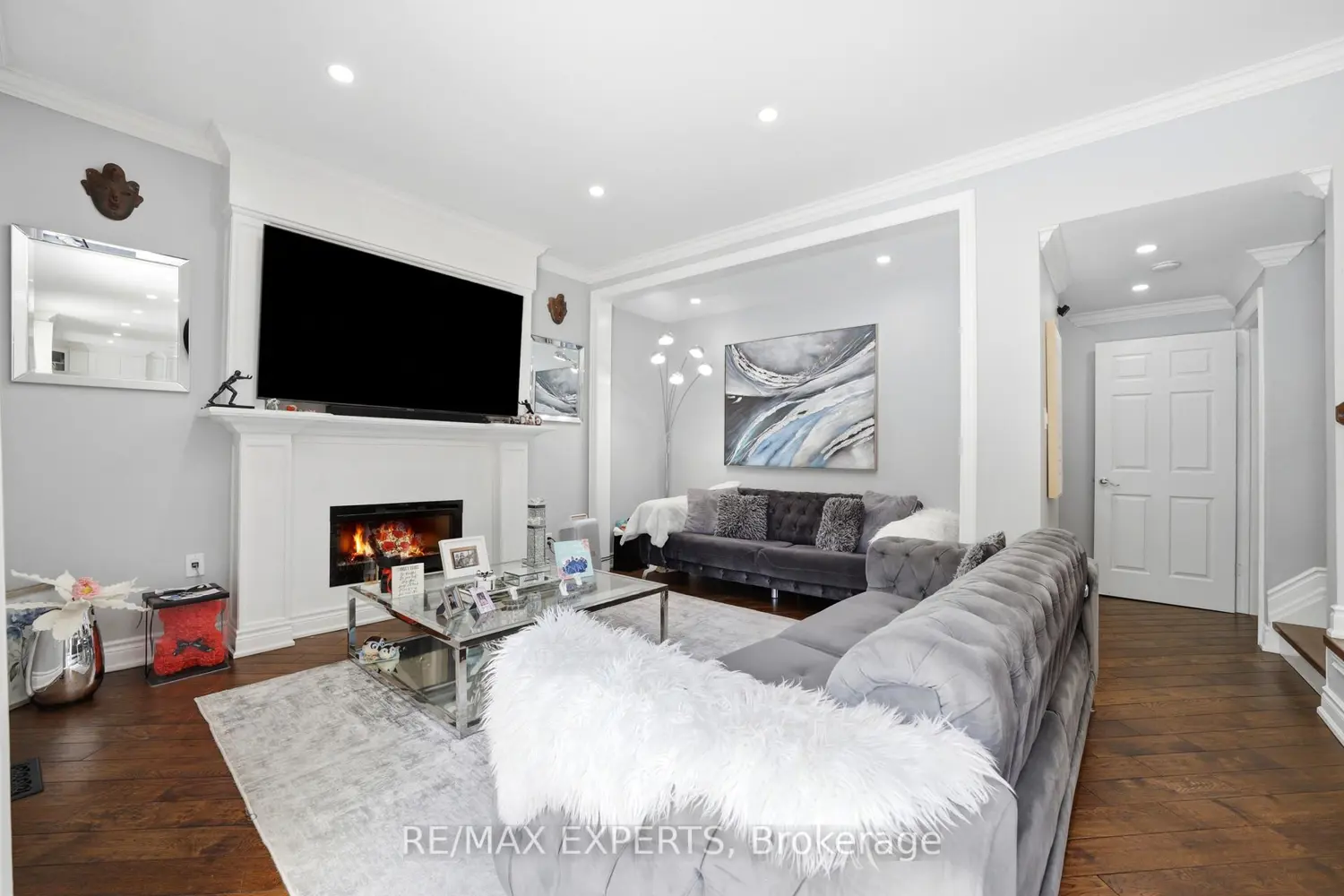3656 Sawmill Valley Drive photo 2