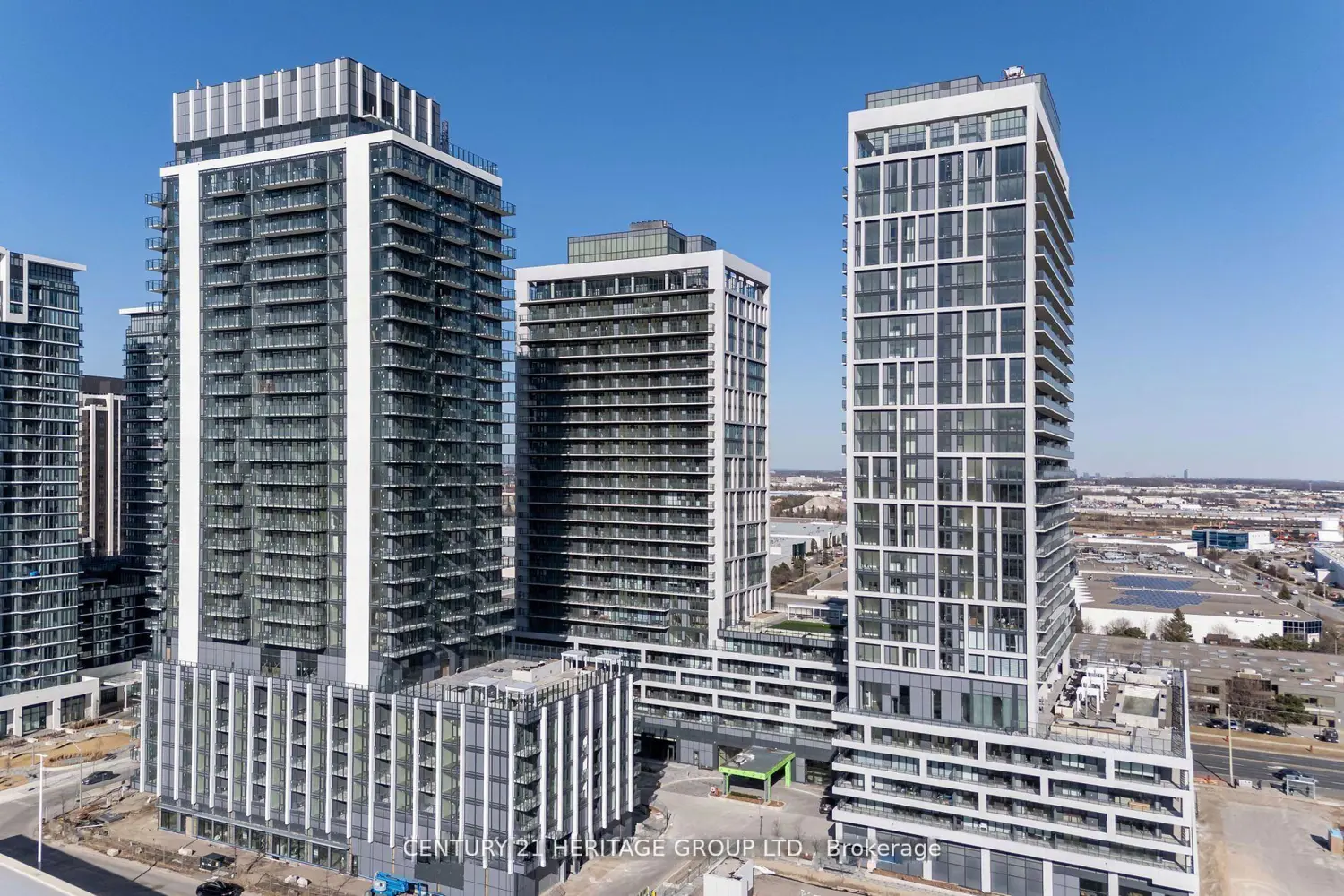 8960 Jane Street 2301 photo 2