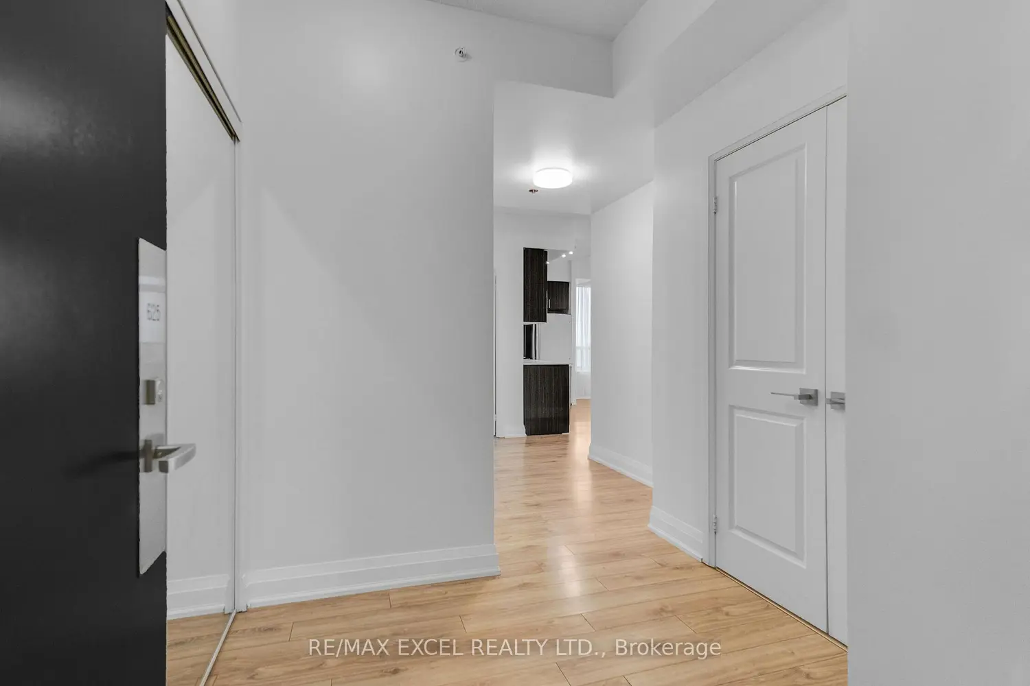 7161 Yonge Street 625 photo 3