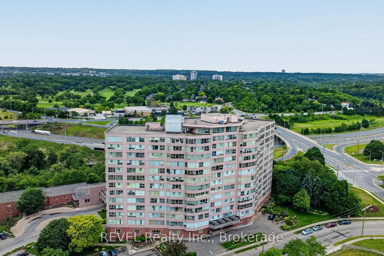 7 Gale Crescent 207 photo 3