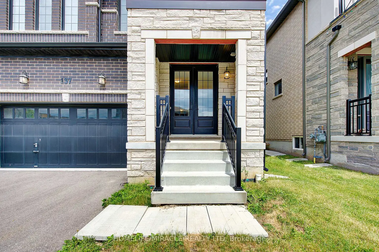 137 Silverwood Crescent photo 4