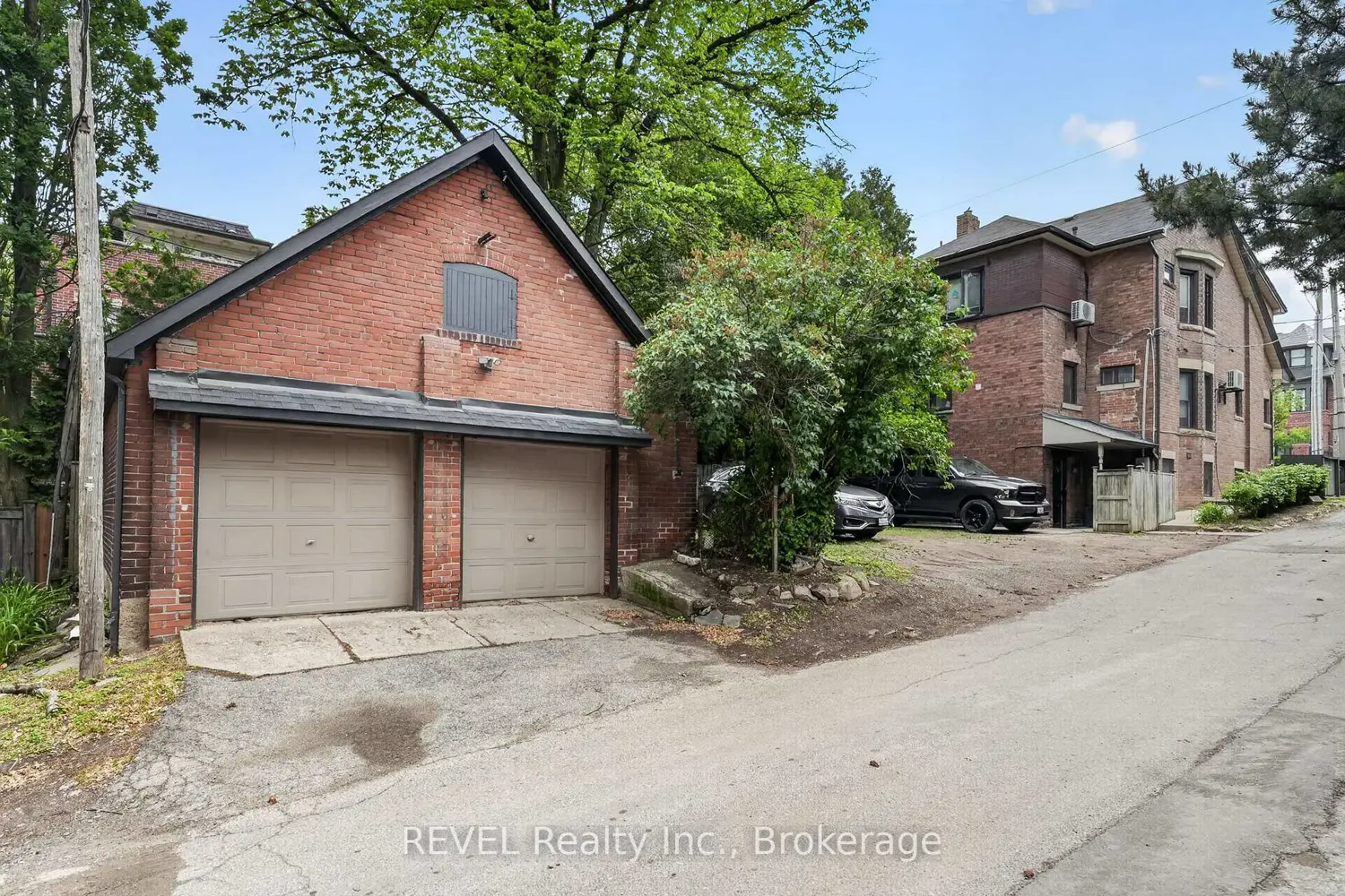 380 Spadina Road photo 3