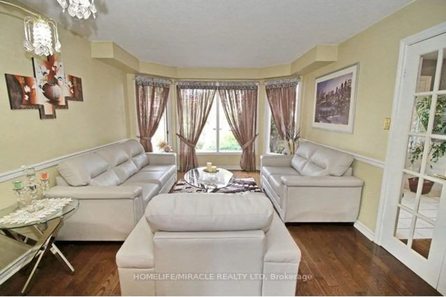 8 Sayor Drive photo 3