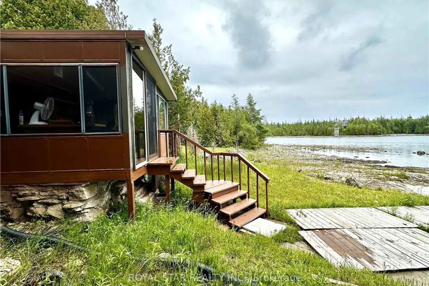 85 Simpson Avenue photo 3