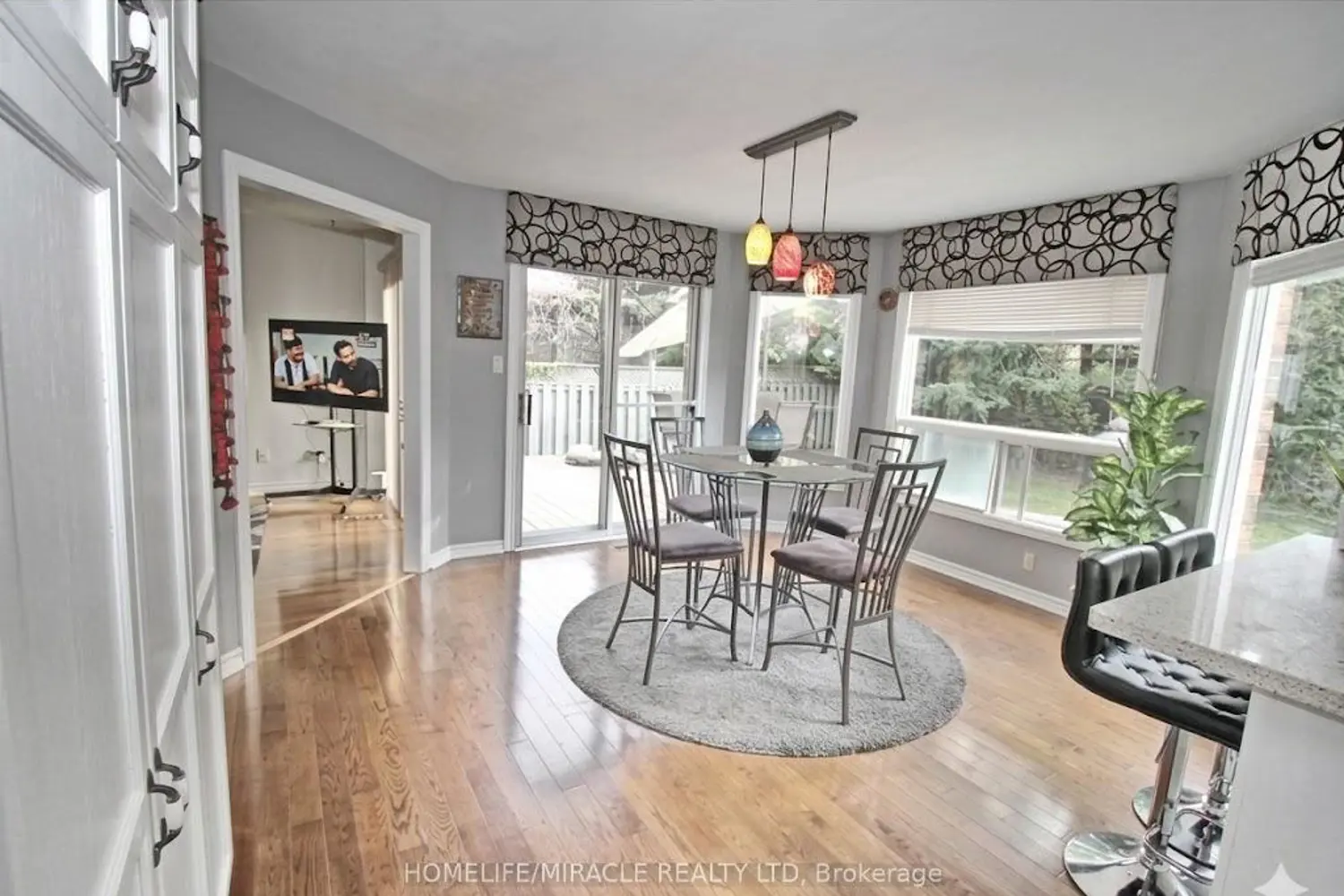 8 Sayor Drive photo 5